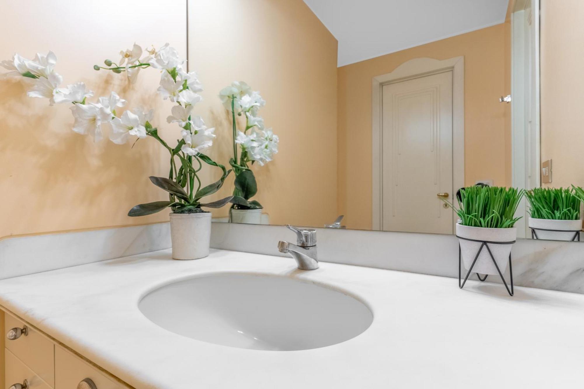 Central Luxurious Apartment Duomo A/C-Wi-Fi Free Milan Luaran gambar