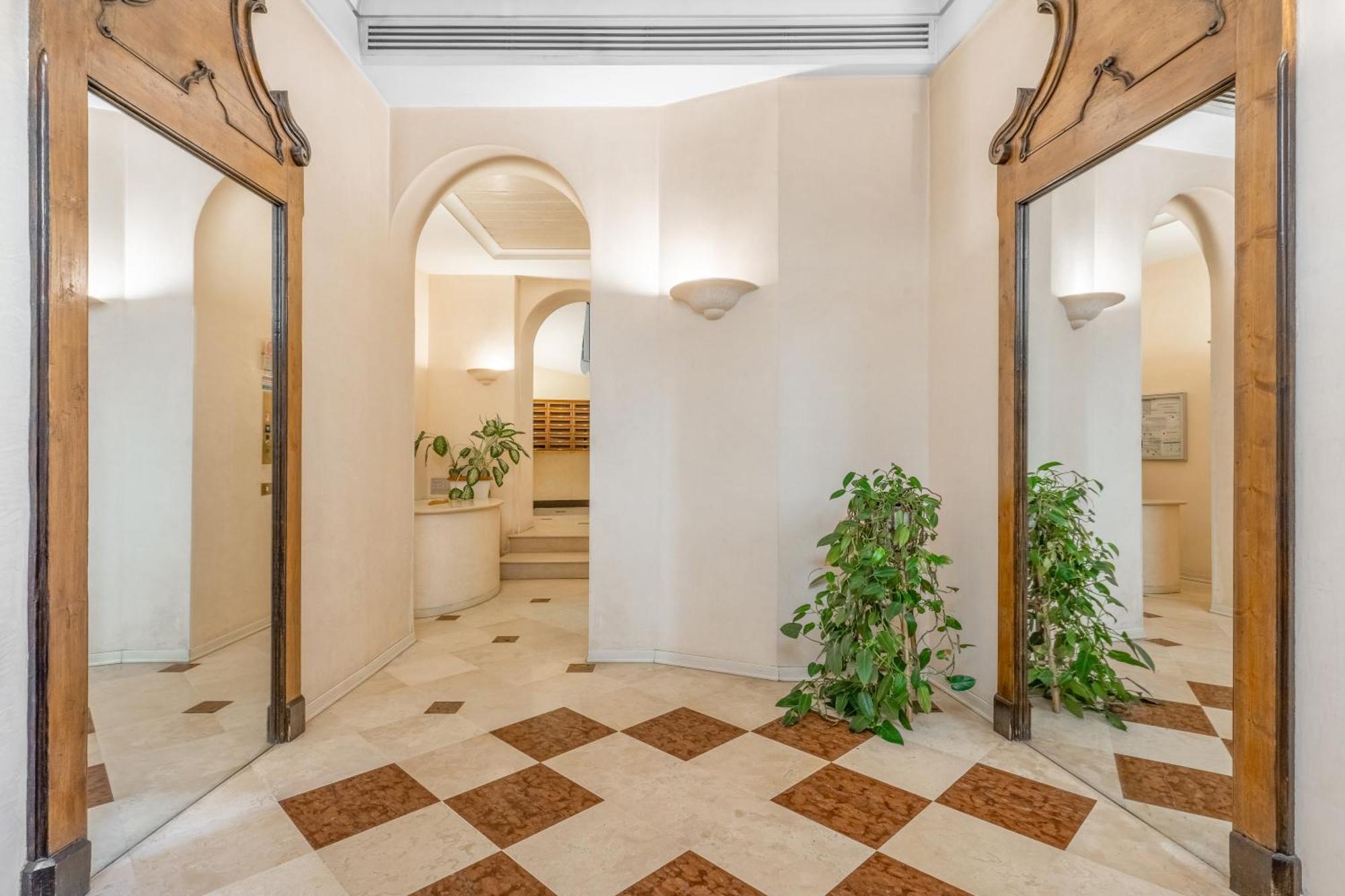 Central Luxurious Apartment Duomo A/C-Wi-Fi Free Milan Luaran gambar